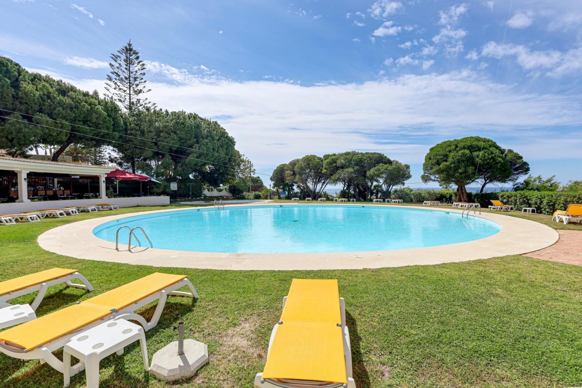 Apartment With 2 Bedrooms, 2M To The Beach Armacao de Pera Exterior photo