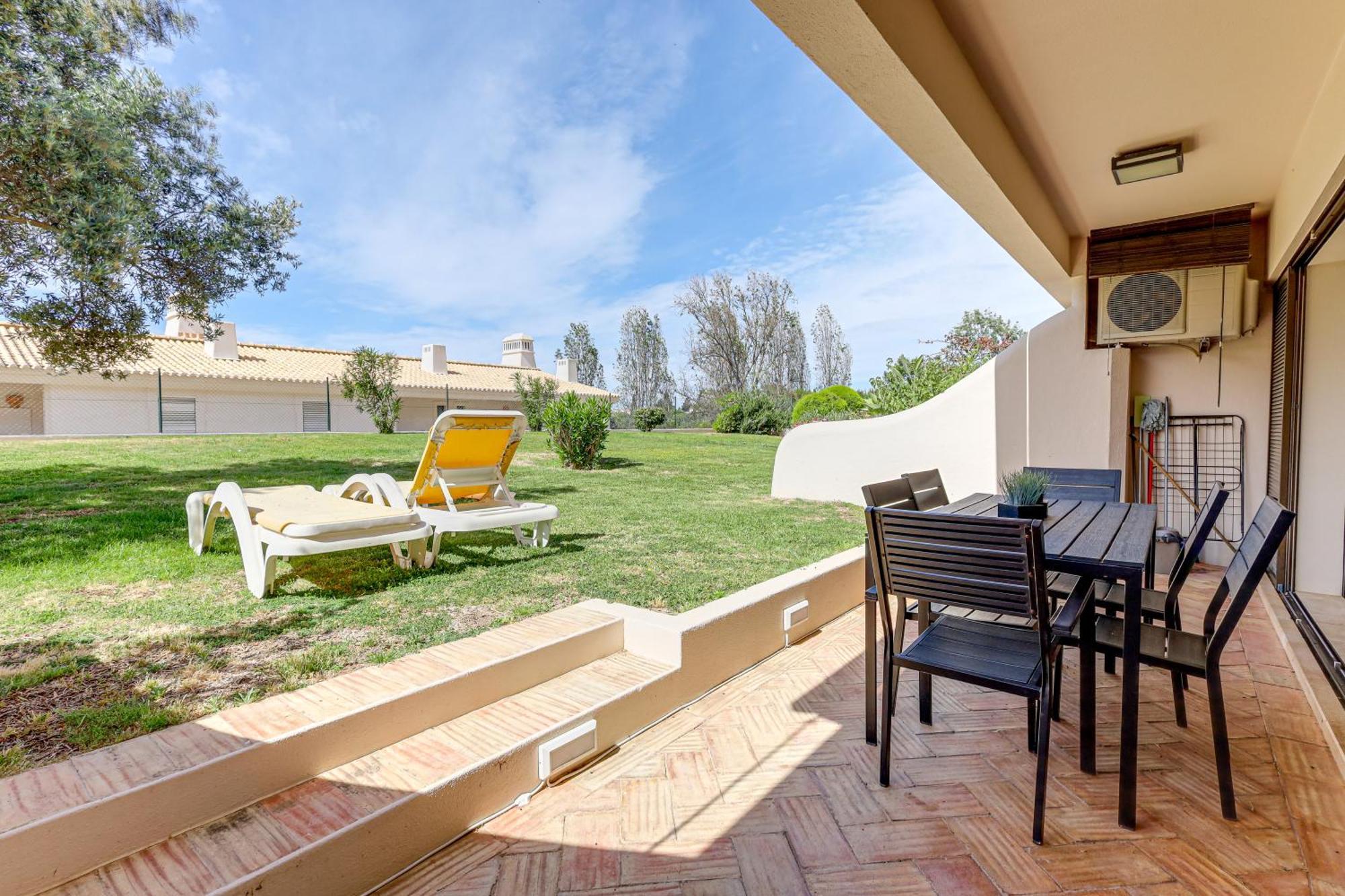 Apartment With 2 Bedrooms, 2M To The Beach Armacao de Pera Exterior photo